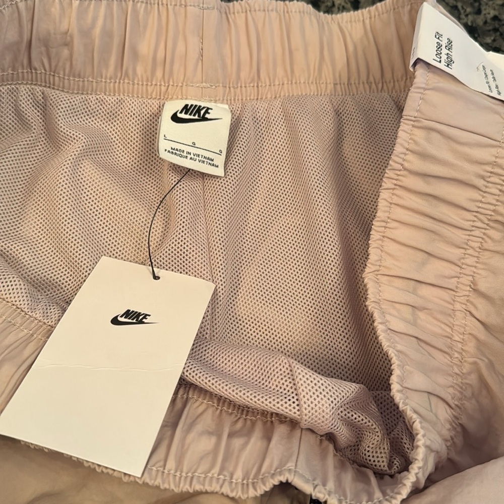 Nike loose fit high rise pocket shorts NWT L - Picture 5 of 9